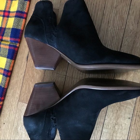 Frye Reina Cut Out Bootie Black Tumbled Nubuck - Picture 4 of 7